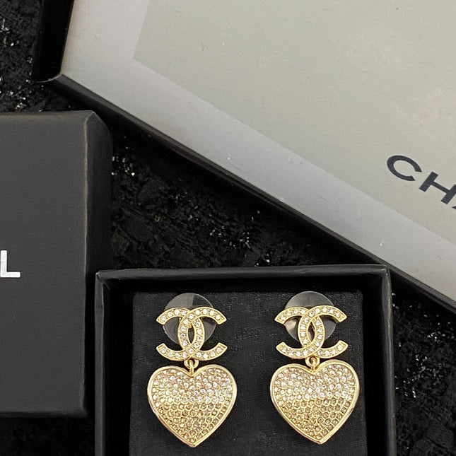 CHANEL 26S DOUBLE C LOGO PAVE CRYSTAL HEART DROP EARRINGS IN GOLD METAL 633109