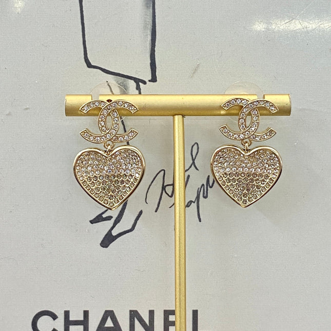 CHANEL 26S DOUBLE C LOGO PAVE CRYSTAL HEART DROP EARRINGS IN GOLD METAL 633109