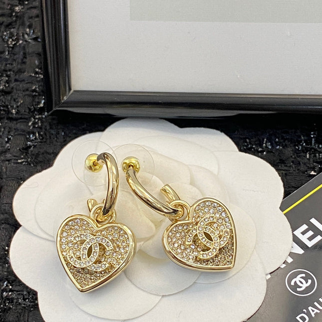 CHANEL 26S DOUBLE C LOGO FULL PAVE CRYSTAL HEART CHARM HOOP EARRINGS IN GOLD METAL 633110