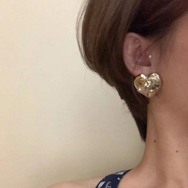 CHANEL 26S DOUBLE C LOGO HEART SHAPE METAL STUD EARRINGS IN GOLD METAL 633339
