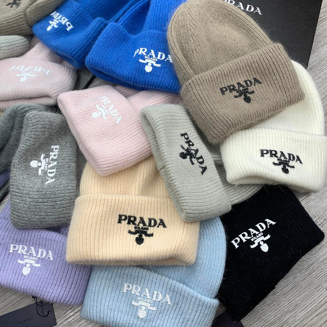 BEANIE HAT IN PALE GRAY WOOL 108746