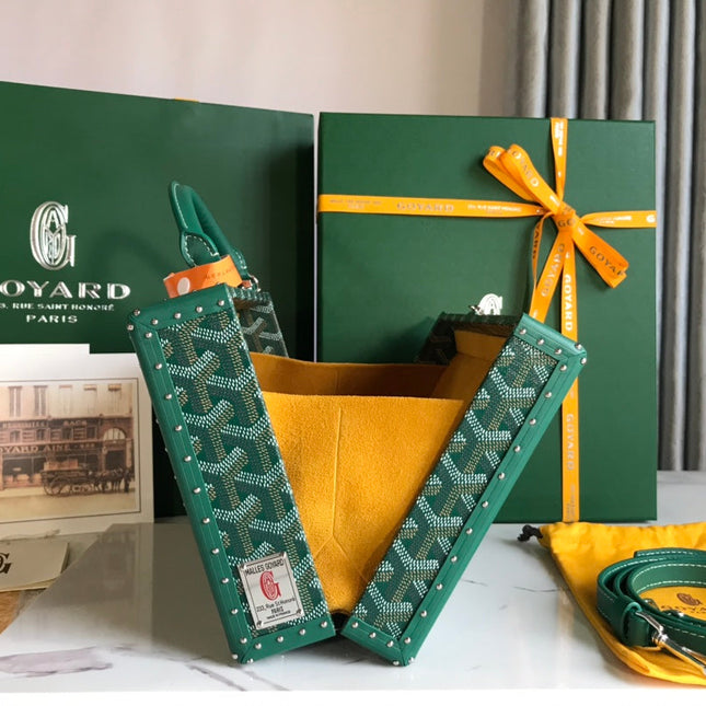 GRAND HÔTEL TRUNK BAG 24 IN GREEN GOYARDINE CANVAS AND CALFSKIN