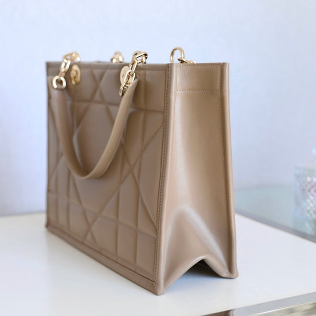 MEDIUM TOTE BOOK 26 BAG IN BEIGE CREAM CALFSKIN