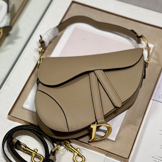 DIOR 26S SADDLE BAG 19 IN BEIGE CALFSKIN