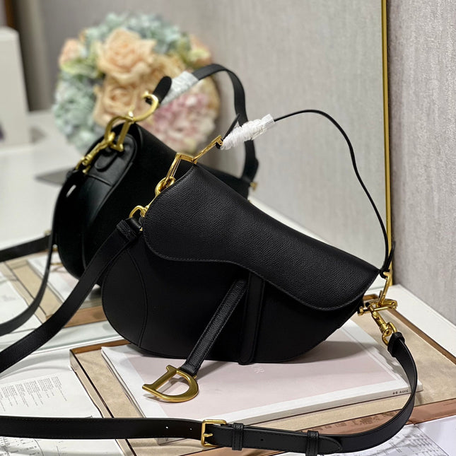 DIOR 26S SADDLE BAG 19 IN BLACK CALFSKIN GOLD-TONE HARDWARE