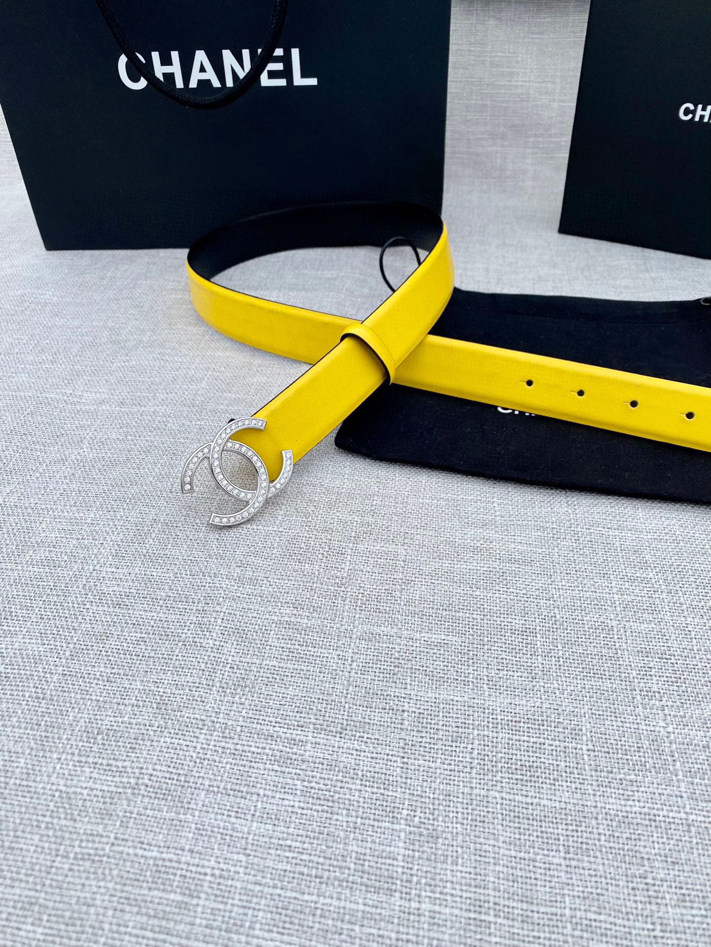 CC 26S BELT 30 MM IN YELLOW CALFSKIN SILVER HARDWARE 661510