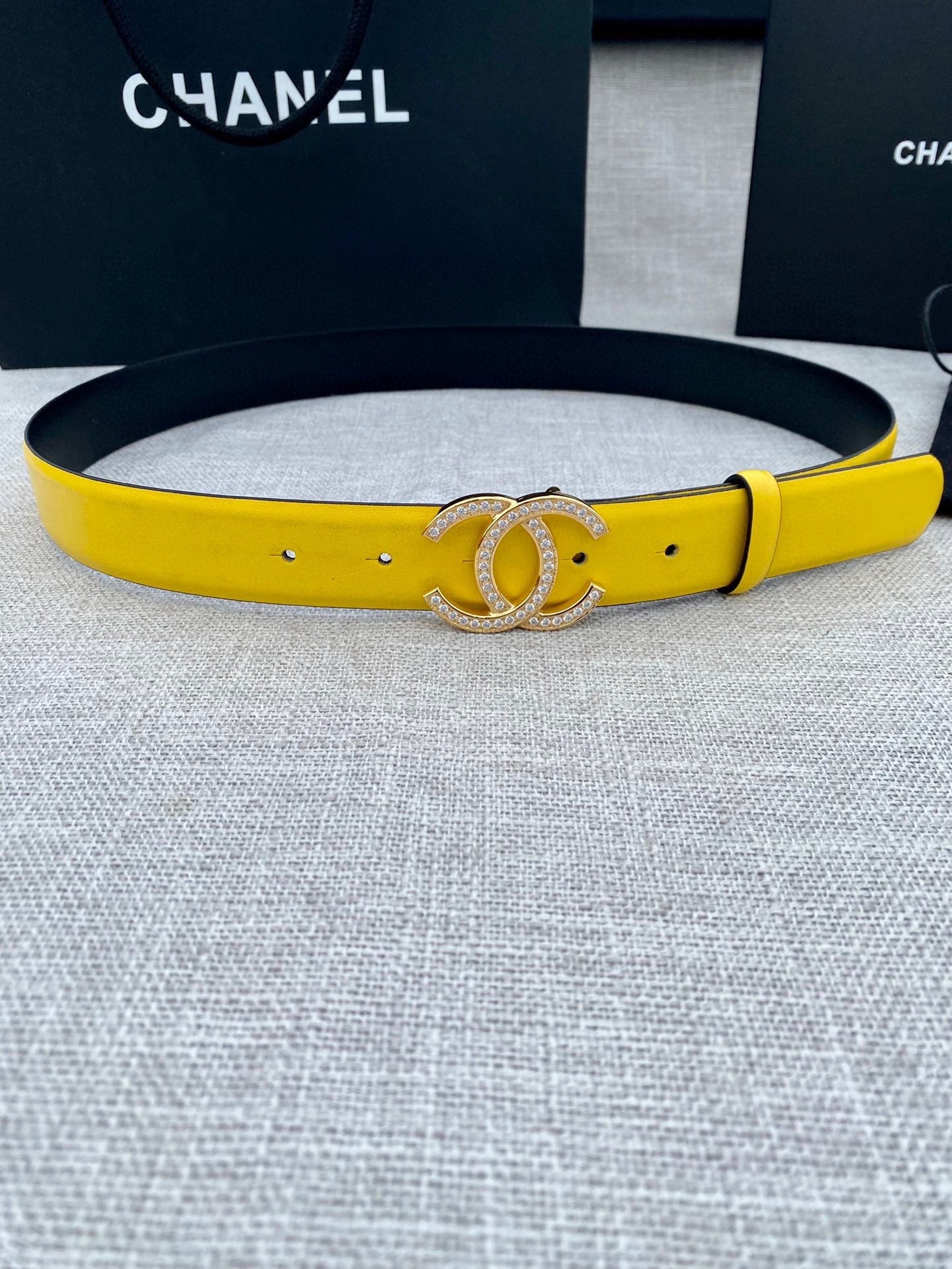 CC 26S BELT 30 MM IN YELLOW CALFSKIN GOLD HARDWARE 661510