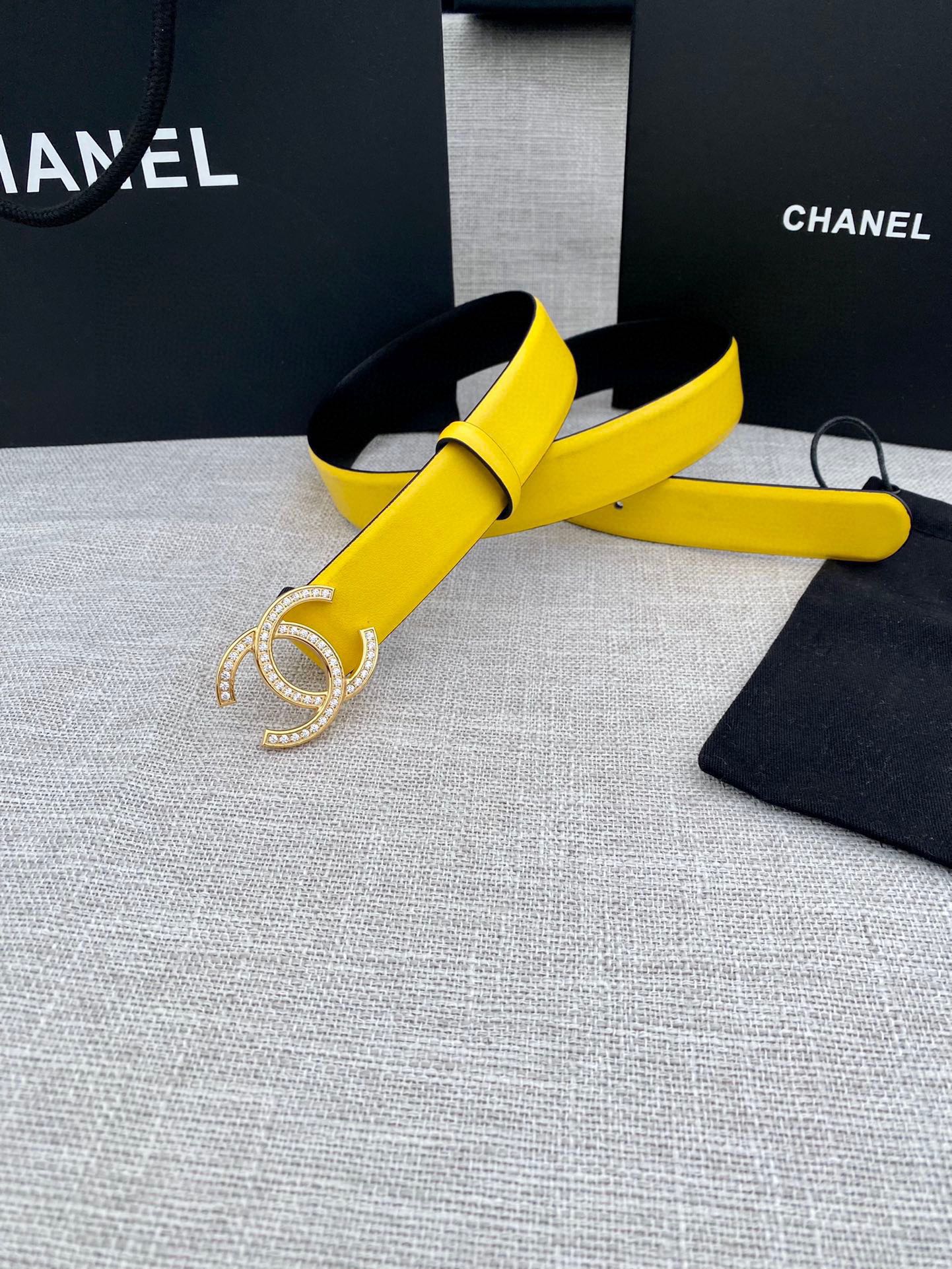 CC 26S BELT 30 MM IN YELLOW CALFSKIN SILVER HARDWARE 661510