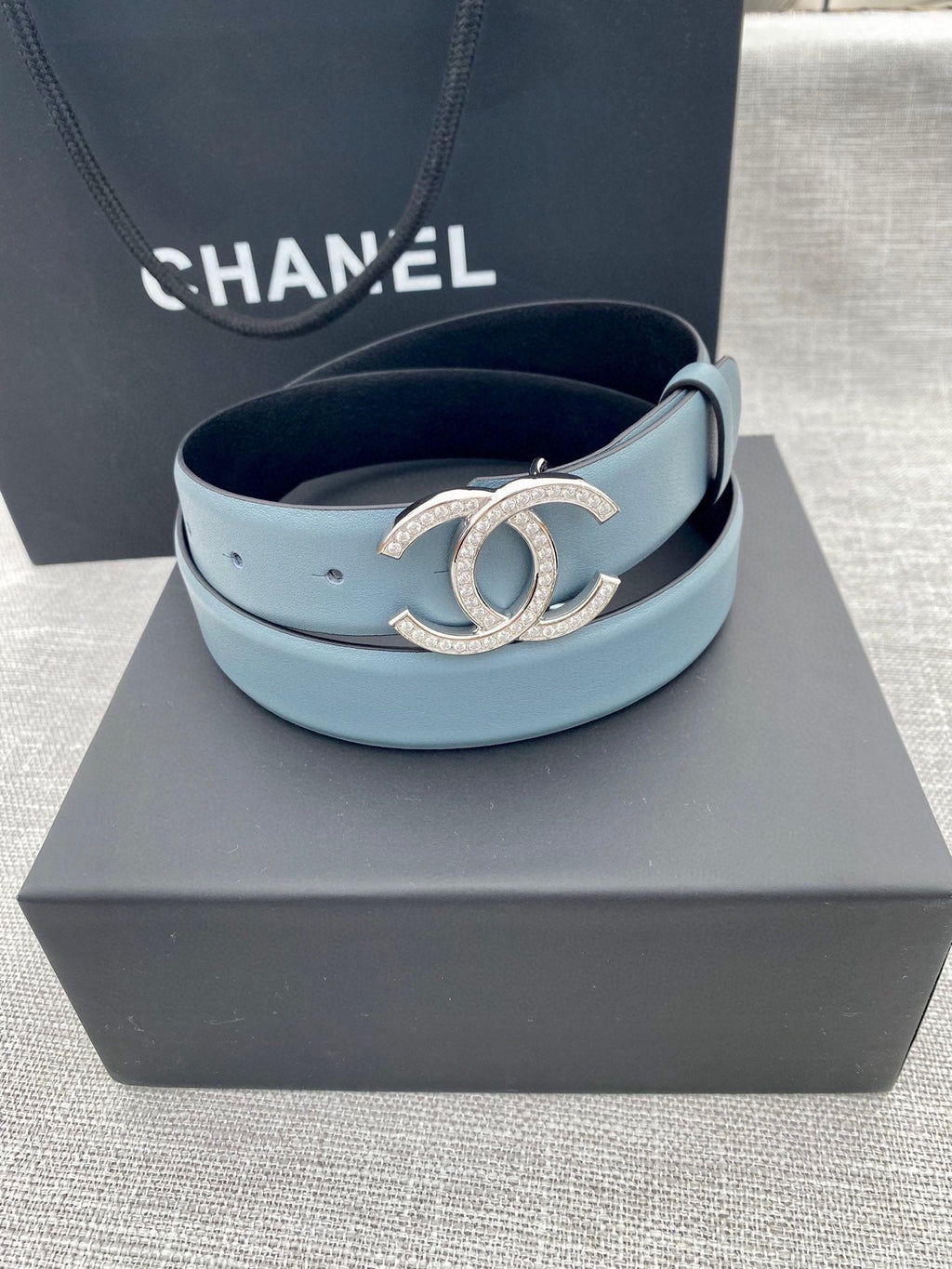 CC 26S BELT 30 MM IN LIGHT BLUE CALFSKIN SILVER HARDWARE 661514