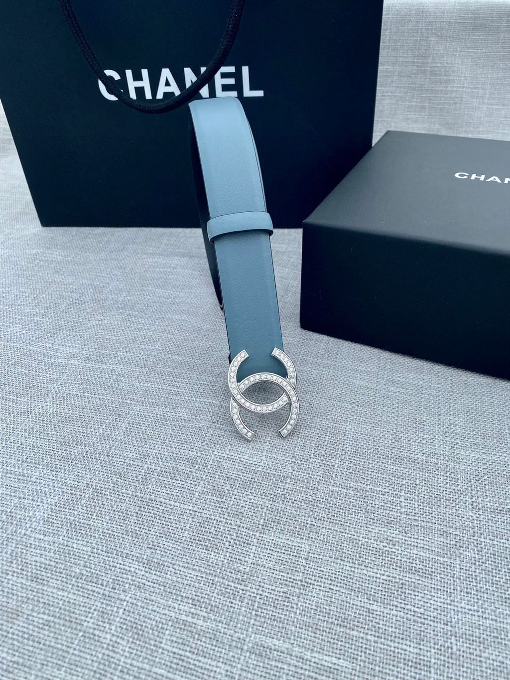 CC 26S BELT 30 MM IN LIGHT BLUE CALFSKIN GOLD HARDWARE 661514