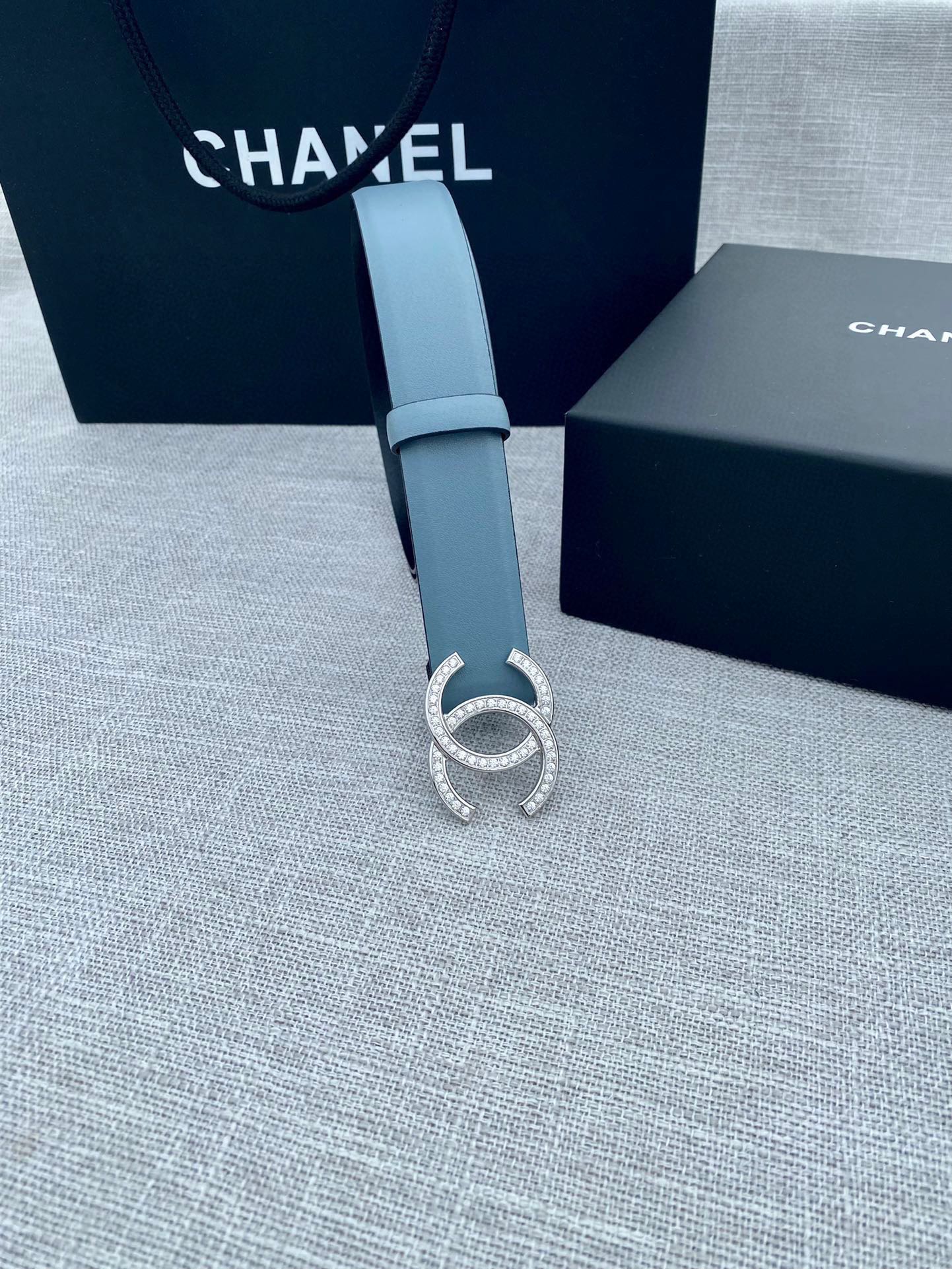 CC 26S BELT 30 MM IN LIGHT BLUE CALFSKIN GOLD HARDWARE 661514