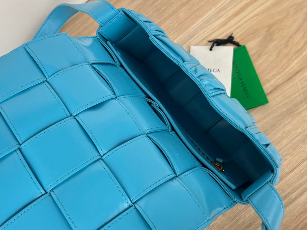 CASSETTE 28 IN SKY BLUE SOFT LAMBSKIN