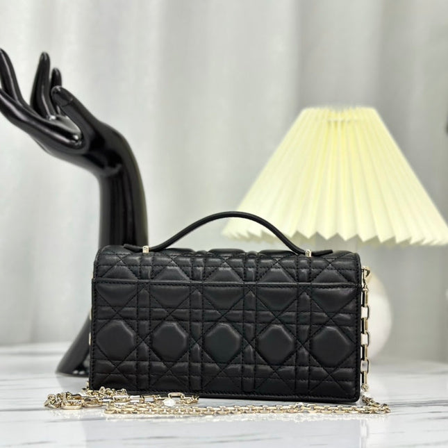 LADY CHAIN BAG 21 IN BLACK LAMBSKIN