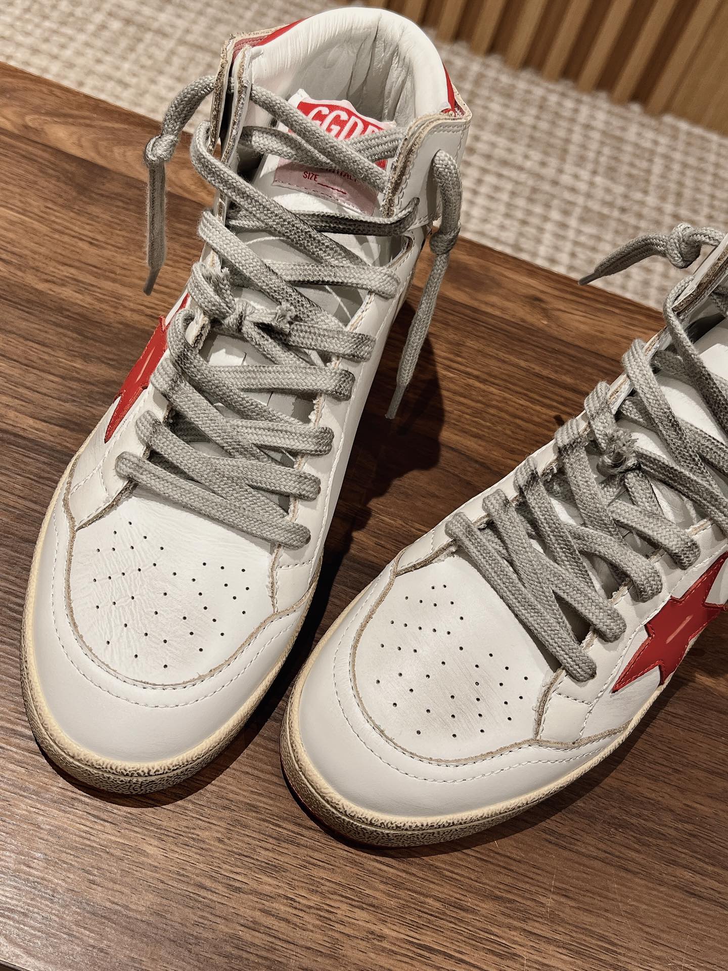 SKY-STAR SNEAKERS IN WHITE NAPPA LAMBSKIN WITH RED STAR AND HEEL TAB