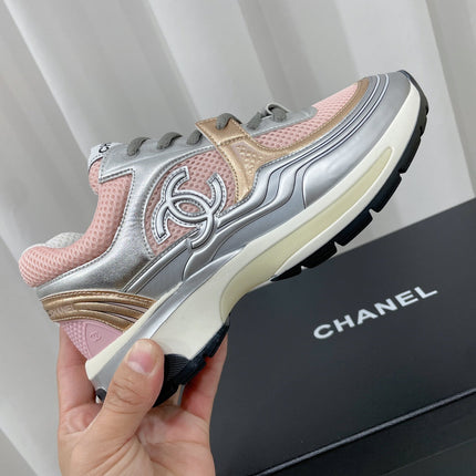 CHANEL 26S SNEAKER 35 MM IN LIGHT PINK FABRIC AND GOLD CALFSKIN LOW TOP