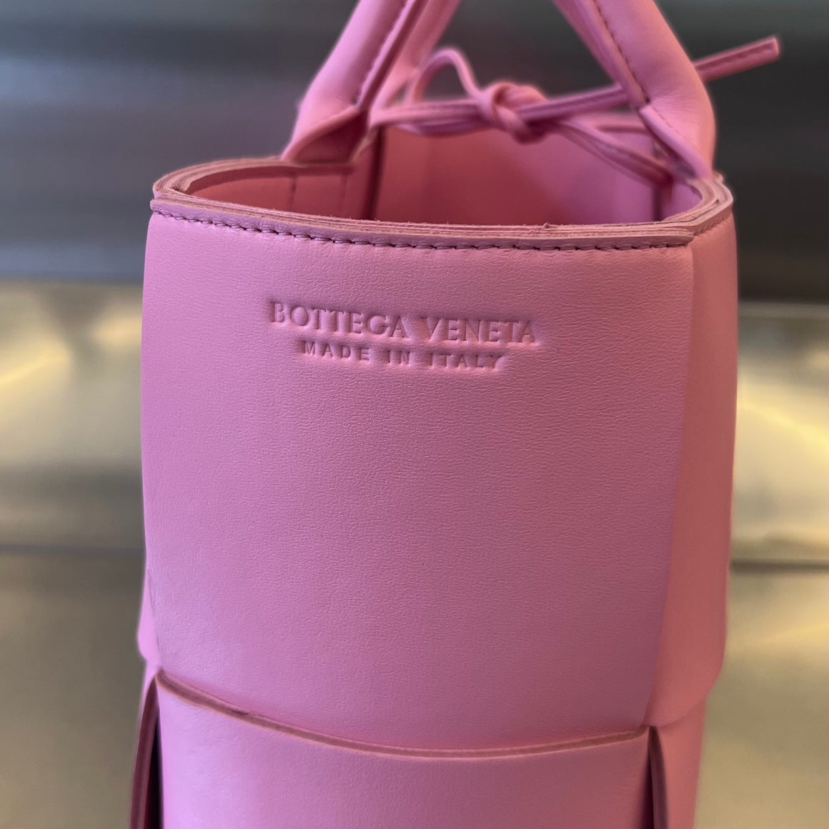 SMALL ARCO TOTE 30 IN WEWAK PINK LAMBSKIN