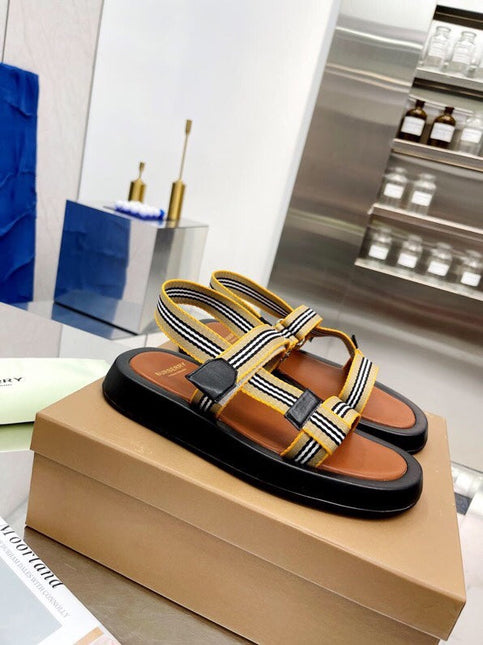 BURBERRY 26S STRAP FLAT SANDALS IN CARAMEL BROWN CALFSKIN AND FABRIC