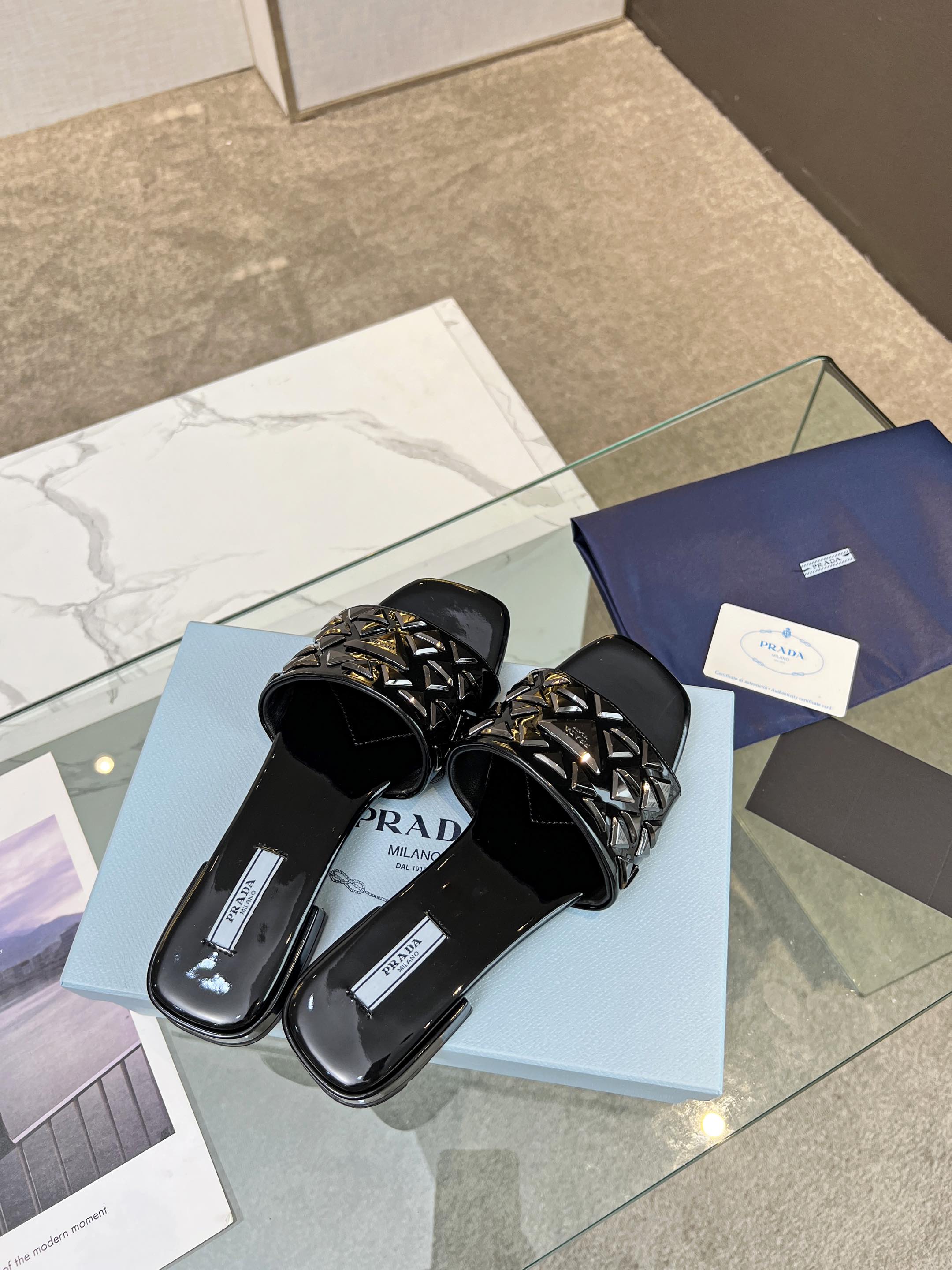 PRA EMBROIDERED SLIDES FLAT BLACK CALFSKIN