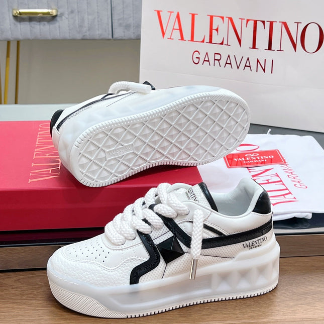 VALENTINO 25S GARAVANI ONE STUD XL PLATFORM SNEAKERS IN WHITE LAMBSKIN AND MESH FABRIC