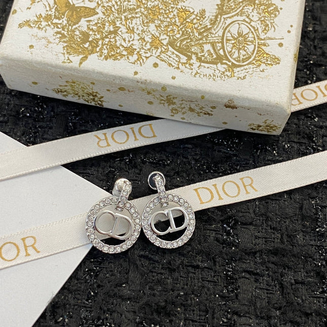 CD 26S CRYSTAL CIRCLE LOGO DROP EARRINGS IN SILVER TONE METAL 644469