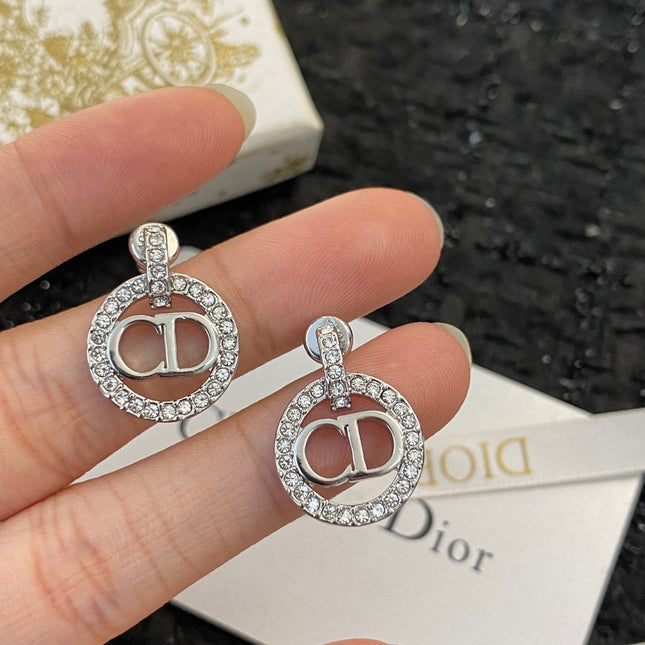 CD 26S CRYSTAL CIRCLE LOGO DROP EARRINGS IN SILVER TONE METAL 644469