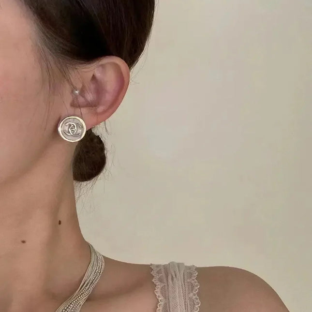 CHANEL 26S DOUBLE C LOGO ROUND WHITE RESIN STUD EARRINGS IN GOLD METAL 633348