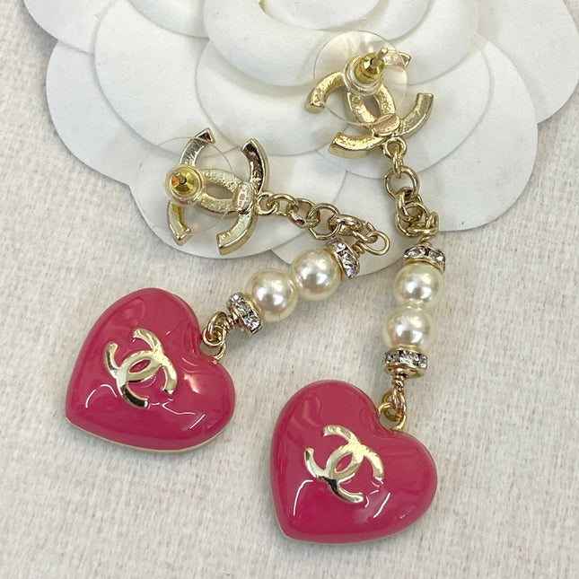 CHANEL 26S DOUBLE C LOGO PEARL & OMBRE PINK CRYSTAL HEART DROP EARRINGS IN GOLD METAL 633103