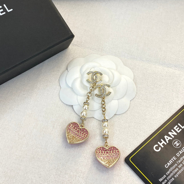 CHANEL 26S DOUBLE C LOGO PEARL & OMBRE PINK CRYSTAL HEART DROP EARRINGS IN GOLD METAL 633103