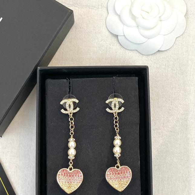 CHANEL 26S DOUBLE C LOGO PEARL & OMBRE PINK CRYSTAL HEART DROP EARRINGS IN GOLD METAL 633103