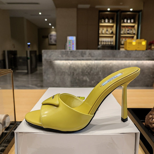 PRADA 26S OPEN TOE MULES 100MM IN LIME YELLOW PATENT CALFSKIN WITH LOGO