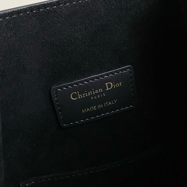 MEDIUM C'EST 24 IN BLACK CD-EMBOSSED CALFSKIN