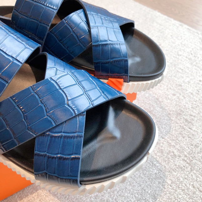 HM ELECTRIC CROCODILE MOTIF SANDAL AZURE CALFSKIN