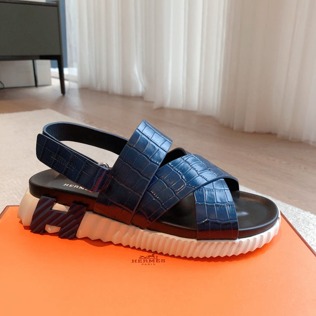 HM ELECTRIC CROCODILE MOTIF SANDAL AZURE CALFSKIN