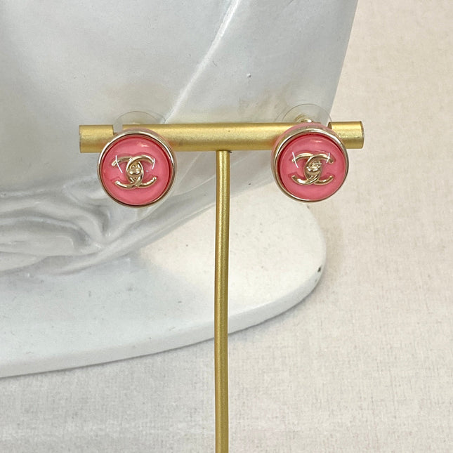 CHANEL 26S DOUBLE C LOGO ROUND PINK RESIN STUD EARRINGS IN GOLD METAL 633346