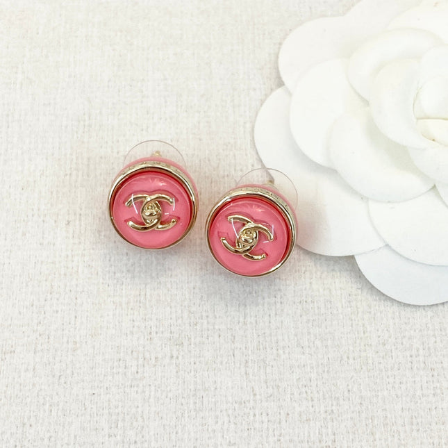 CHANEL 26S DOUBLE C LOGO ROUND PINK RESIN STUD EARRINGS IN GOLD METAL 633346