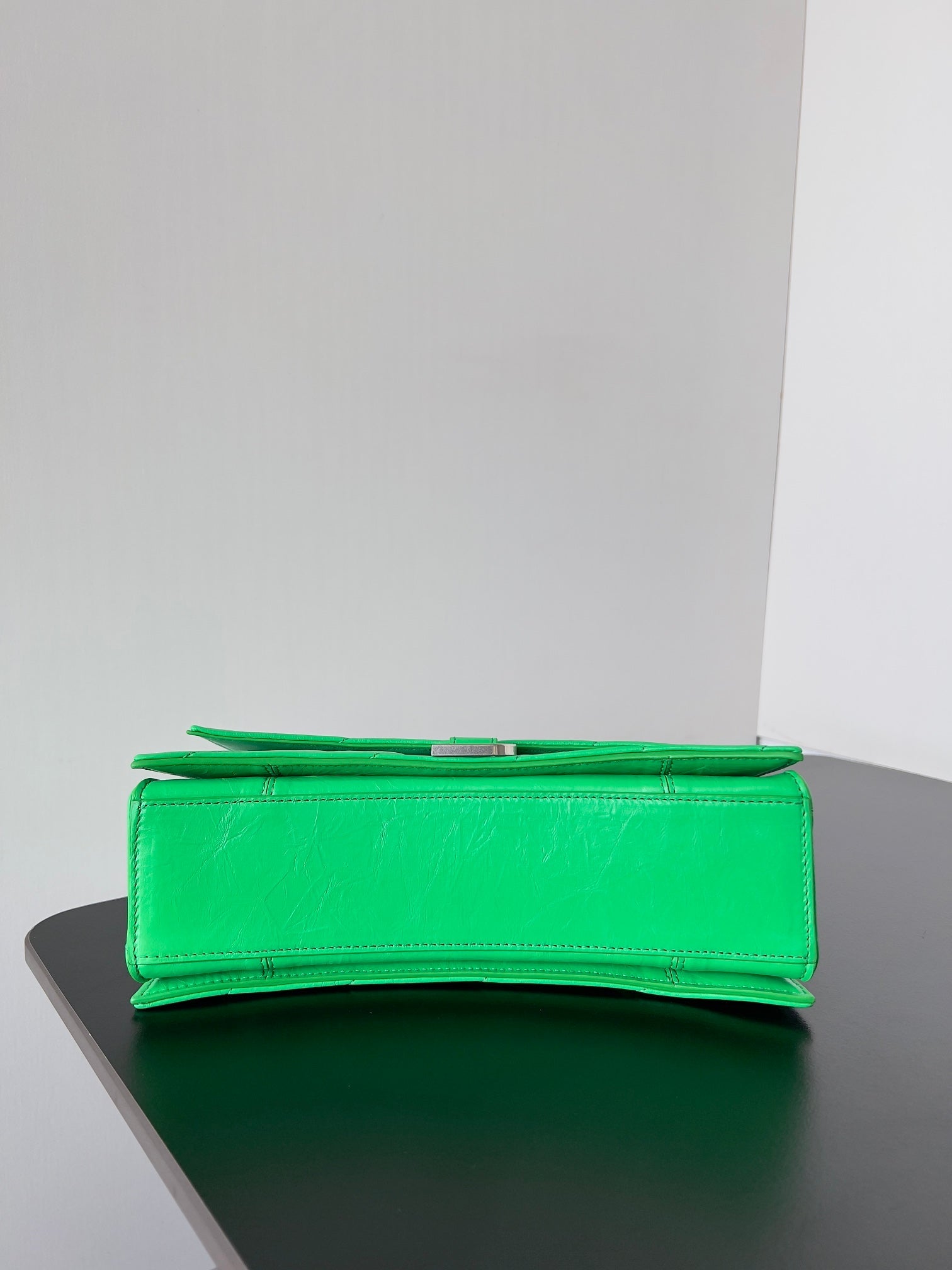 CRUSH CHAINED BAG 25 IN GREEN QUILTED CRUSHED CALFSKIN SILVER HARDWARE