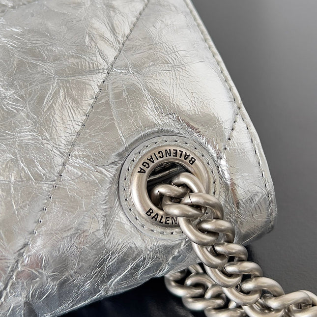 CRUSH CHAINED BAG 25 IN SILVER METALLIC QUILTED CRUSHED CALFSKIN