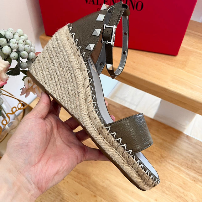 VALENTINO 26S WEDGE SANDALS IN OLIVE GREEN CALFSKIN