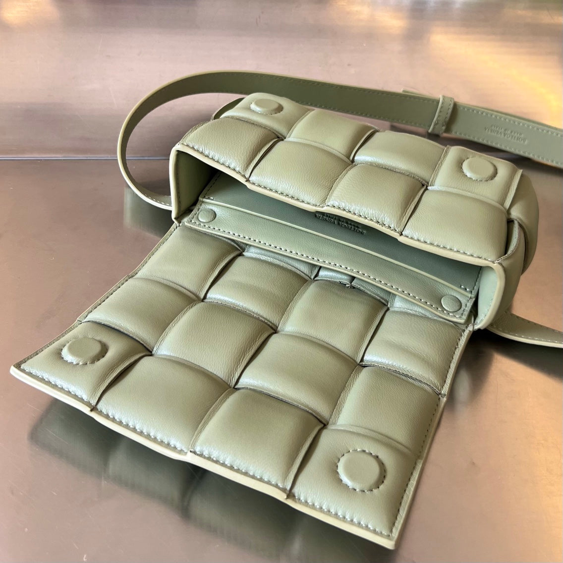 MINI CASSETTE 18 IN WHITE CREAM LAMBSKIN