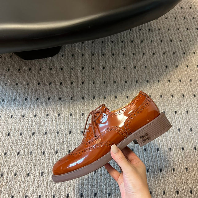 MIUMIU 26S LACE-UP BROGUE LOAFERS IN RUST ORANGE PATENT CALFSKIN