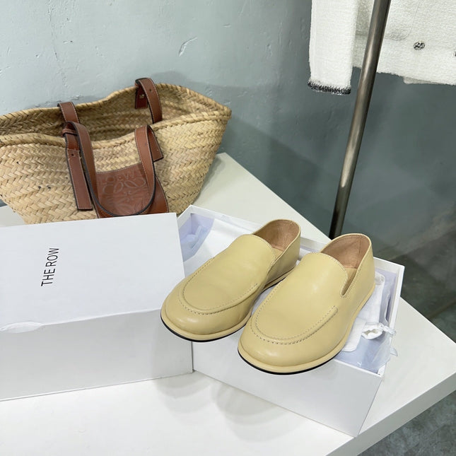 THE ROW 26S CLASSIC LOAFERS IN CAMEL BEIGE CALFSKIN