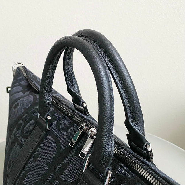 WEEKENDER 40 IN BLACK MAXI OBLIQUE JACQUARD