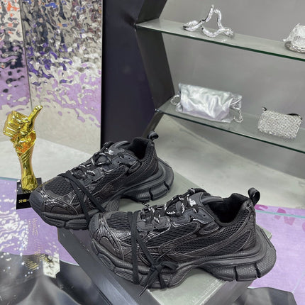 3XL SNEAKER IN BLACK MESH AND POLYURETHANE