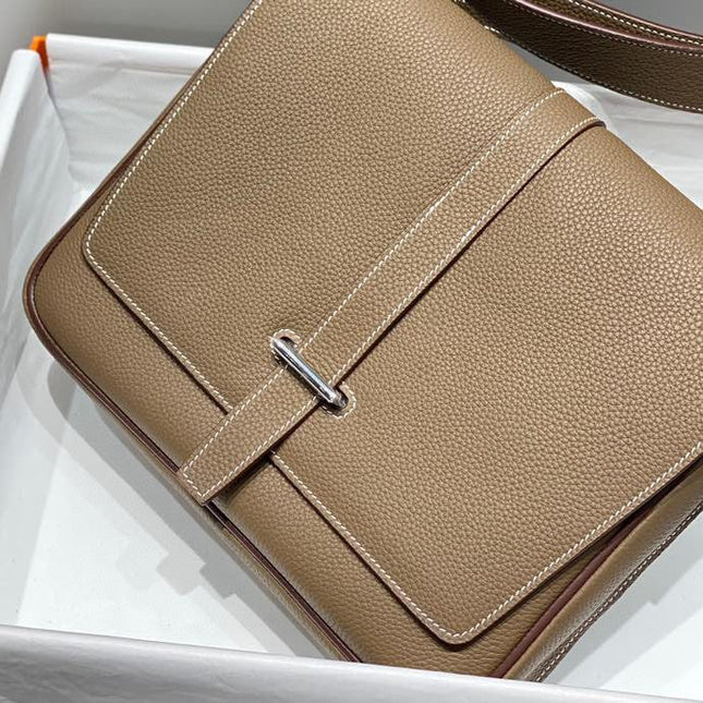 STEVE LIGHT JUNIOR MESSENGER BAG 27 IN ALEZAN TOGO CALFSKIN