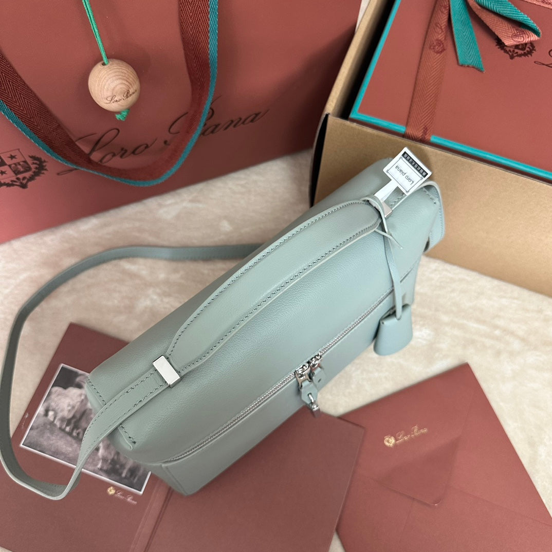 EXTRA BAG L27 IN POWDER BLUE SMOOTH CALFSKIN