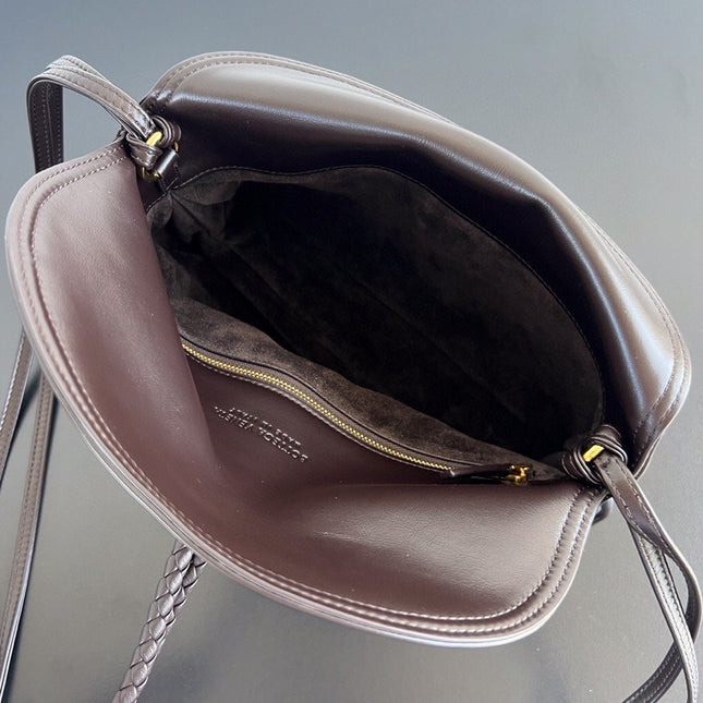 SMALL LIBERTA 27 IN CHOCOLATE SMOOTH CALFSKIN GOLD HARDWARE