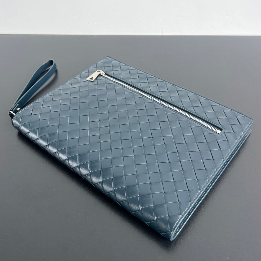 INTRECCIATO CLUTCH 32 IN PICKLED BLUEWOOD SOFT CALFSKIN