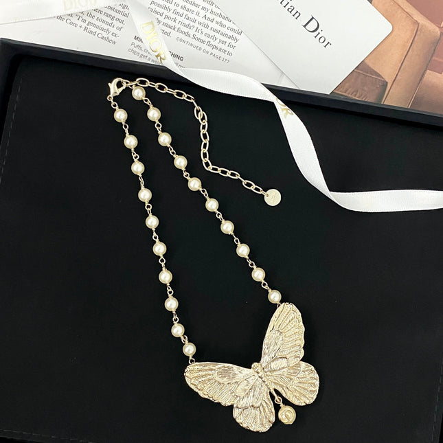 CD 26S PEARL STRAND BUTTERFLY PENDANT NECKLACE IN GOLD METAL 633112