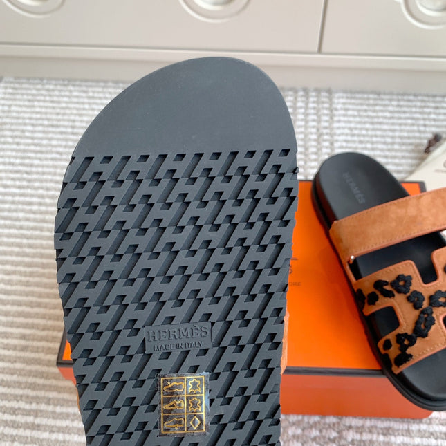 HM 26S CHYPRE SANDALS IN CARAMEL BROWN SUEDE WITH EMBROIDERED PATTERN STRAP