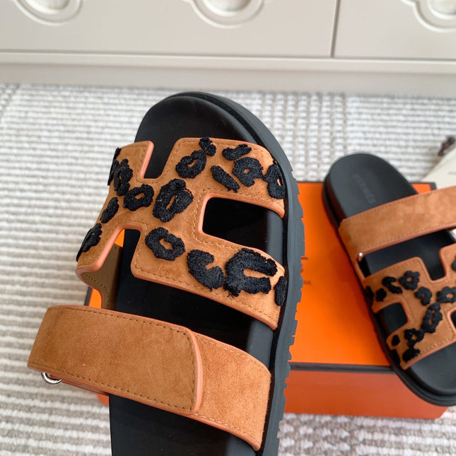HM 26S CHYPRE SANDALS IN CARAMEL BROWN SUEDE WITH EMBROIDERED PATTERN STRAP